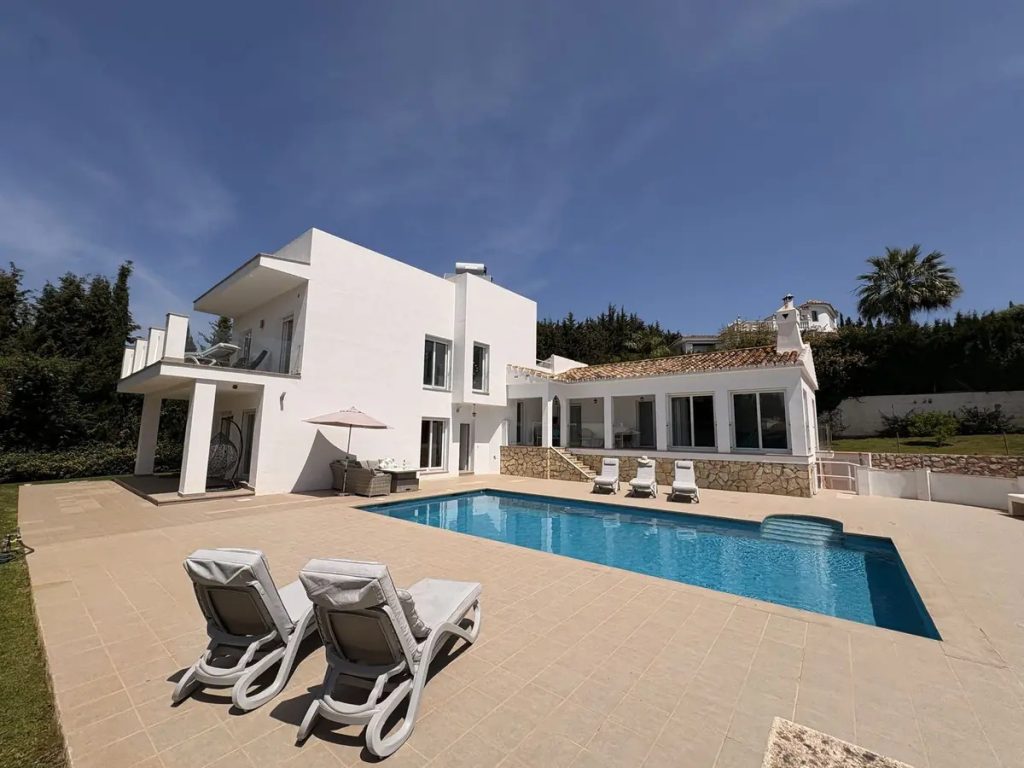 8-room house & single family of 279 m²
